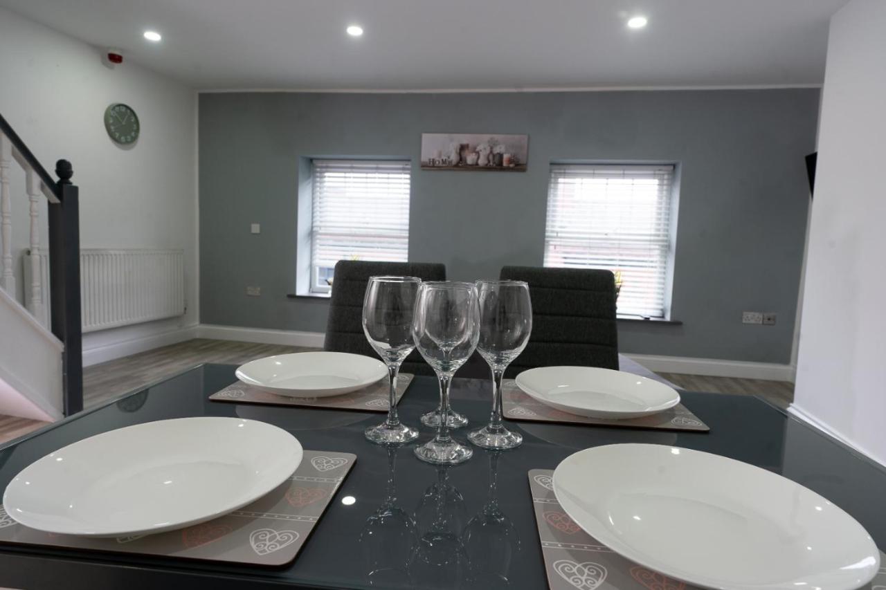 Modern In City Centre Apartment *